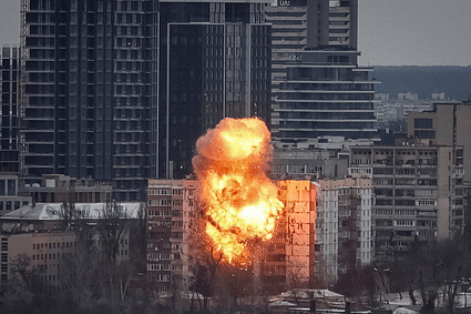 Kiev subit une attaque de drones et de missiles à la veille d’une rencontre entre Zelensky et Trump