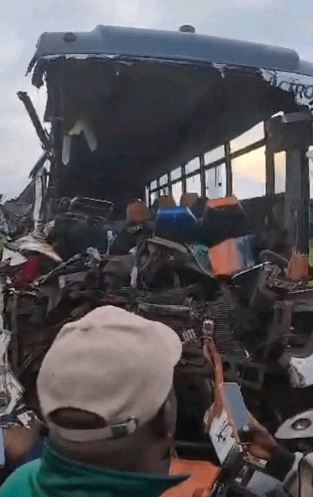 Mbam et Inoubou : Une quinzaine de morts dans un grave accident de la circulation survenu cette nuit à 170 km de Yaoundé