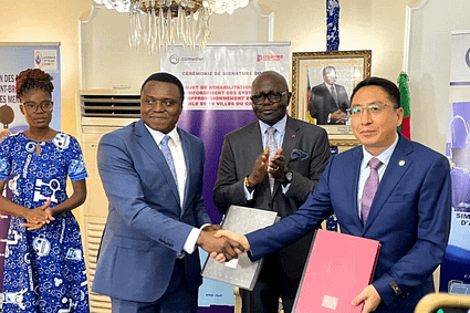 La CAMWATER signe un important accord pour la mise en œuvre du projet de réhabilitation et de renforcement des systèmes d’approvisionnement en eau potable de 10 villes du Cameroun