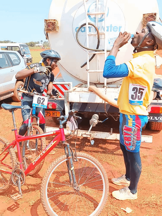 3ème édition de la course internationale VTT Chantal Biya : De l’eau potable de Camwater pour étancher la soif des athlètes…