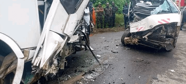 Océan : Une violente collision entre un car de marque Toyota Hiace et un bus fait au moins 03 morts et 14 blessés à Kribi