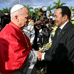 Le Pape Léon 14 reçu au perron du palais par Paul Biya