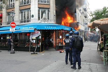 France: « Bloquons tout » : l’incendie d’une façade à Paris pourrait avoir été provoqué par une intervention policière
