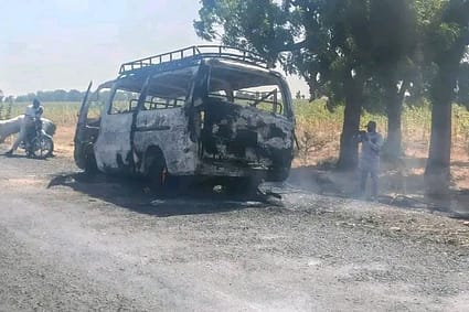 Extrême -Nord : Un car de transport en commun de marque Toyota réduit en cendres sur l’axe Maroua -Mokolo