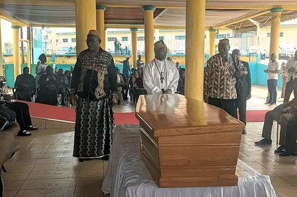 Cérémonie de mise en bière de l&rsquo;opposant Anicet Ekane à l&rsquo;hôpital central de Yaoundé