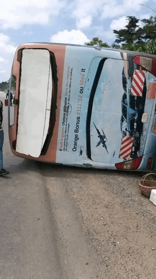 Sanaga Maritime : Un bus de united voyages à destination de Yaoundé s&rsquo;est renversé peu après Édea