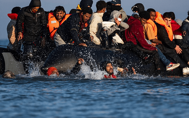 Environ 400 migrants secourus près des côtes françaises durant le week-end