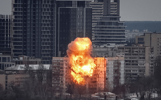 Kiev subit une attaque de drones et de missiles à la veille d’une rencontre entre Zelensky et Trump