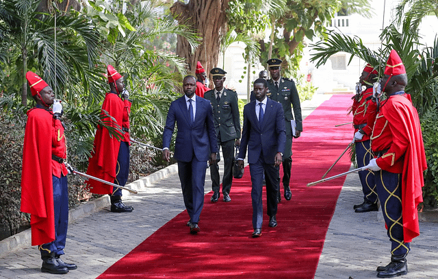 Sénégal : le gouvernement suspend les voyages à l’étranger non-essentiels des ministres