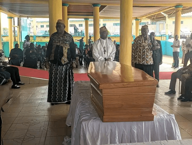 Cérémonie de mise en bière de l’opposant Anicet Ekane à l’hôpital central de Yaoundé