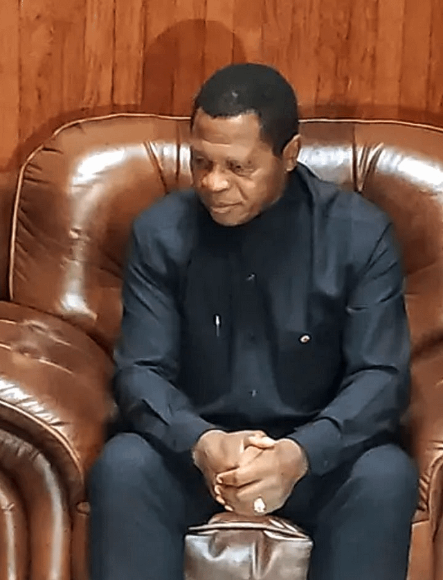 Résolution de la crise anglophone : Biya désavoue Atanga Nji et opte pour un accord secret avec les leaders séparatistes (Observateur)