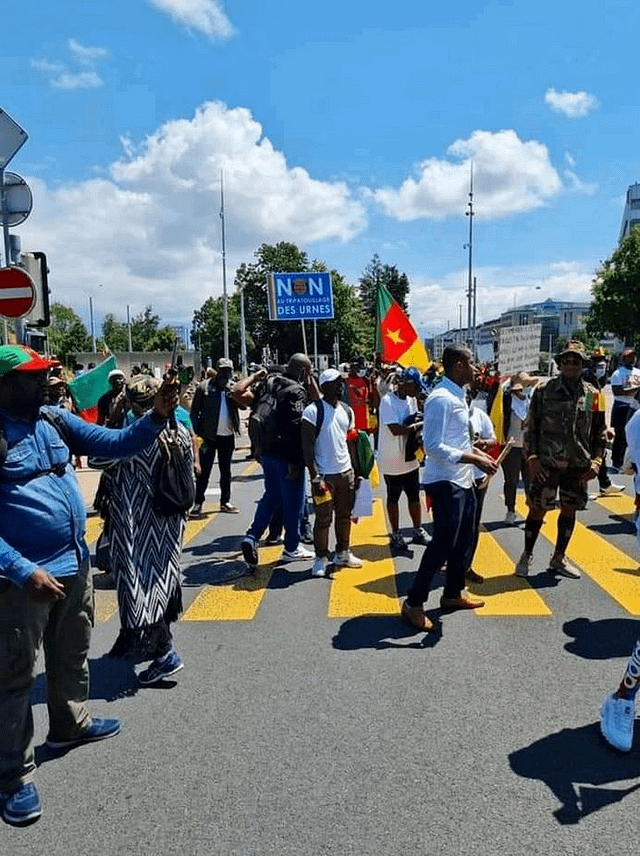 Suisse : Les activistes de la brigarde Anti sardinards manifestent à l’hôtel Intercontinental